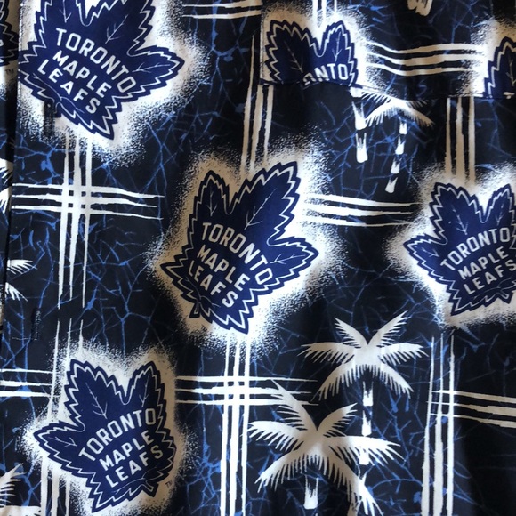 Toronto Maple Leafs short sleeve button up shirt - Picture 2 of 3